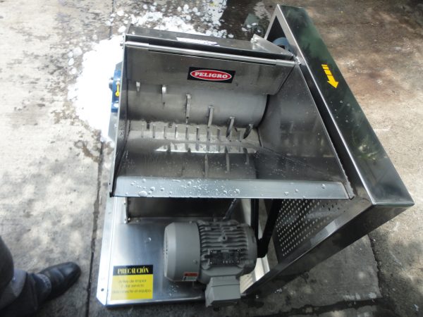 trituradora de hielo en bloc con alimentación y salida por gravedad